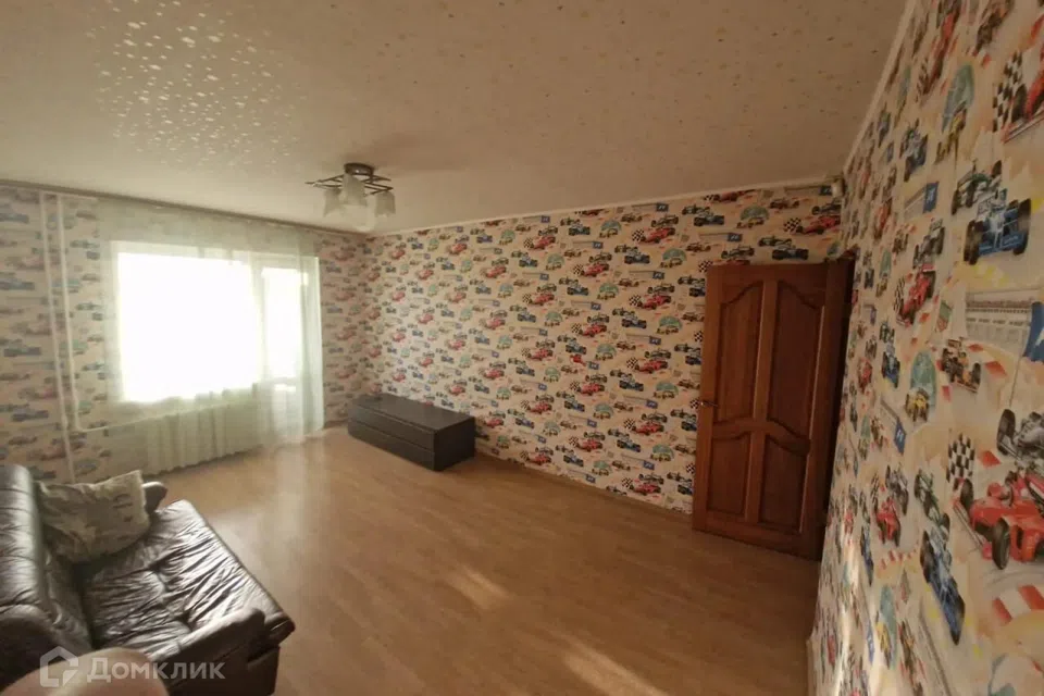 Продаётся 4-комнатная квартира, 136 м²