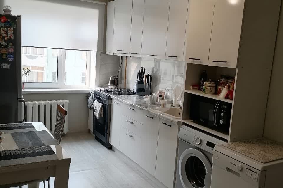 Продаётся 4-комнатная квартира, 70.4 м²