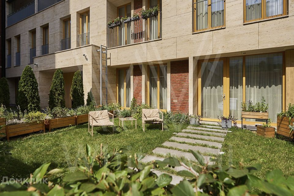 Продаётся 4-комнатная квартира, 211 м²