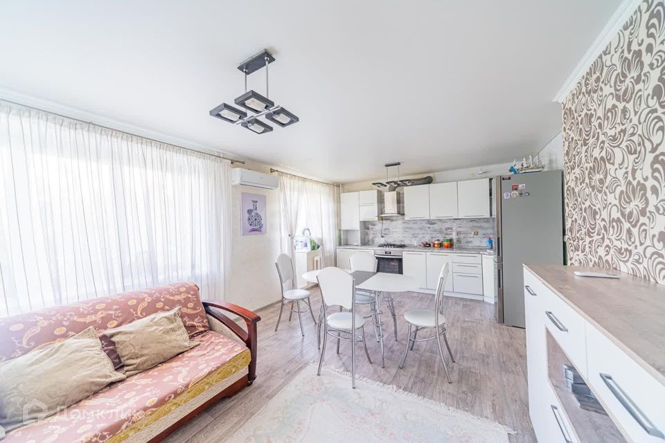 Продаётся 2-комнатная квартира, 69.7 м²