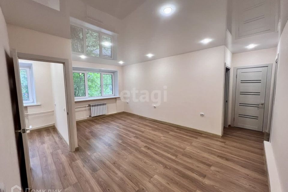 Продаётся 3-комнатная квартира, 55.9 м²