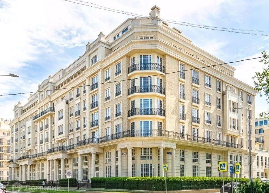 Продаётся 5-комнатная квартира, 340 м²