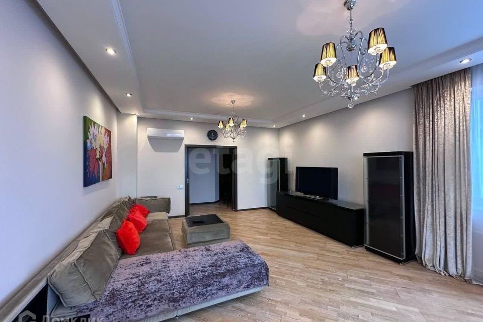 Продаётся 3-комнатная квартира, 122.6 м²