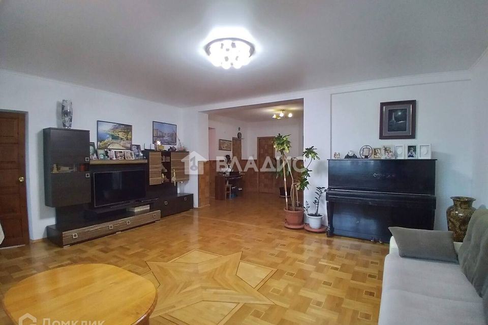 Продаётся 3-комнатная квартира, 104 м²