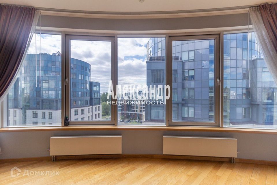 Продаётся 7-комнатная квартира, 270.2 м²