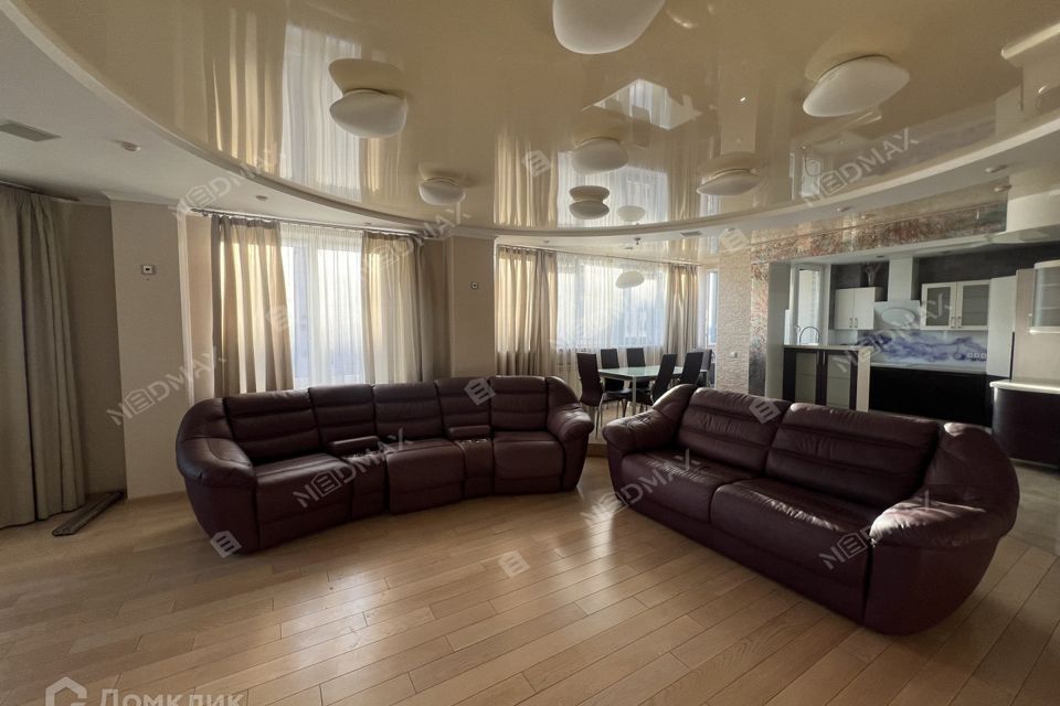 Продаётся 4-комнатная квартира, 124 м²
