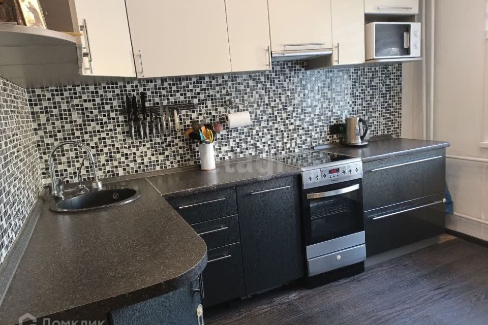 Продаётся 4-комнатная квартира, 81.9 м²