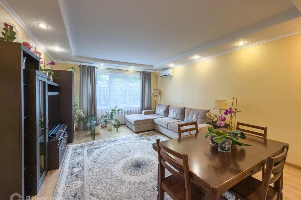 Продаётся 3-этажный дом, 202 м²