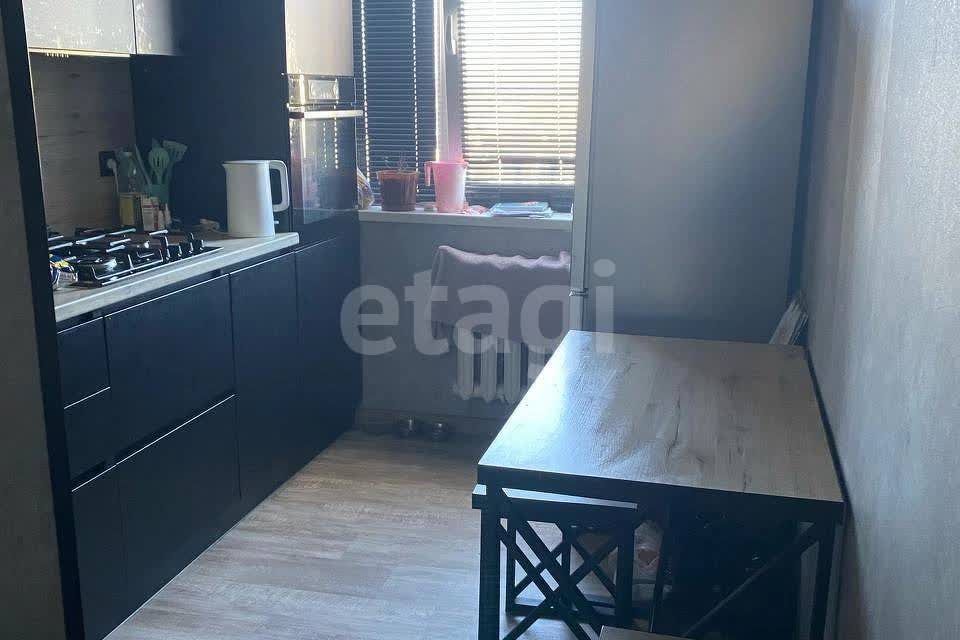 Продаётся 4-комнатная квартира, 61 м²
