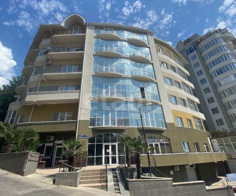 Продаётся 4-комнатная квартира, 252 м²