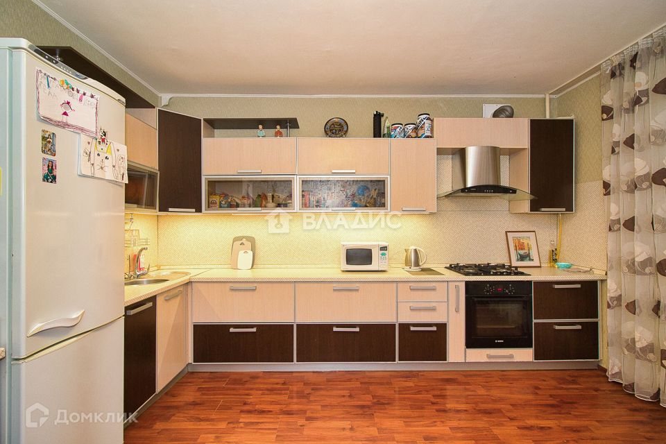 Продаётся 3-комнатная квартира, 107 м²