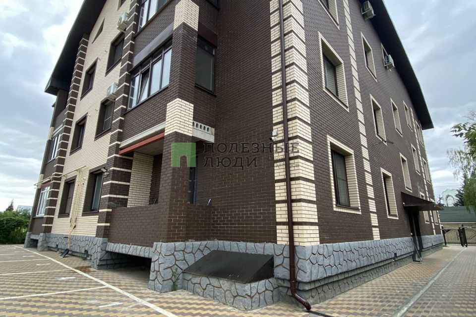 Продаётся 5-комнатная квартира, 200 м²