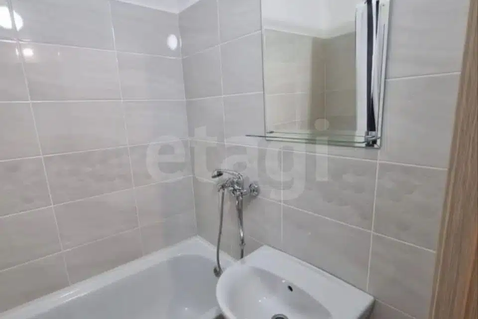 Продаётся 1-комнатная квартира, 42 м²