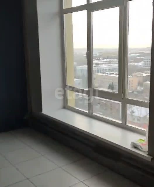 Продаётся 4-комнатная квартира, 179.5 м²