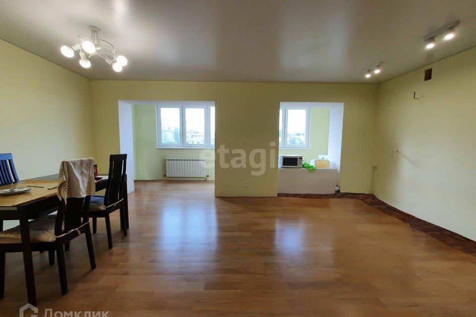 Продаётся 4-комнатная квартира, 152 м²
