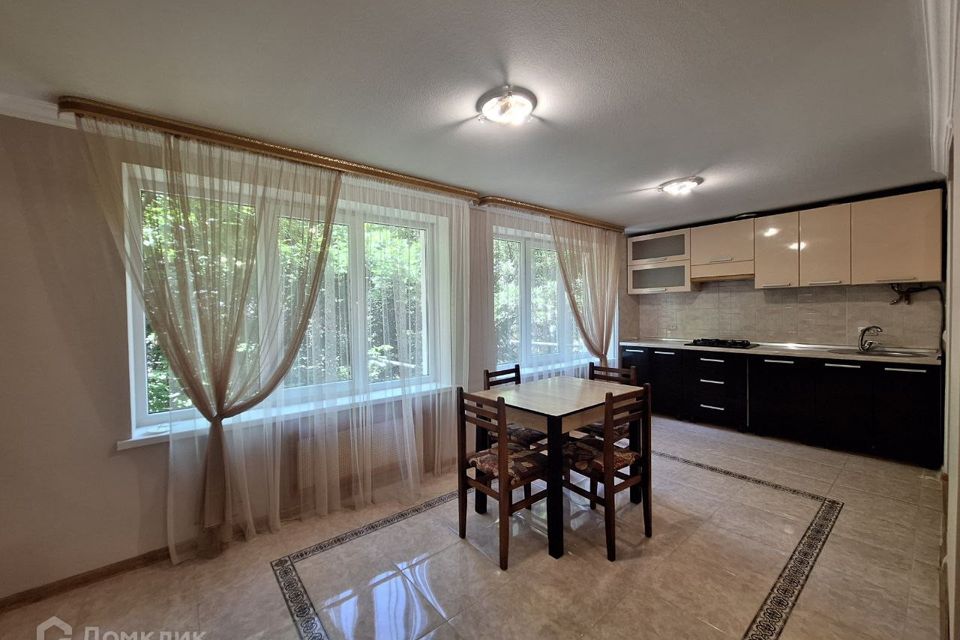 Продаётся 2-комнатная квартира, 70.4 м²