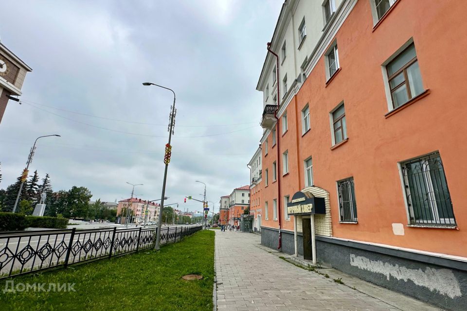 Продаётся 1-комнатная квартира, 42 м²