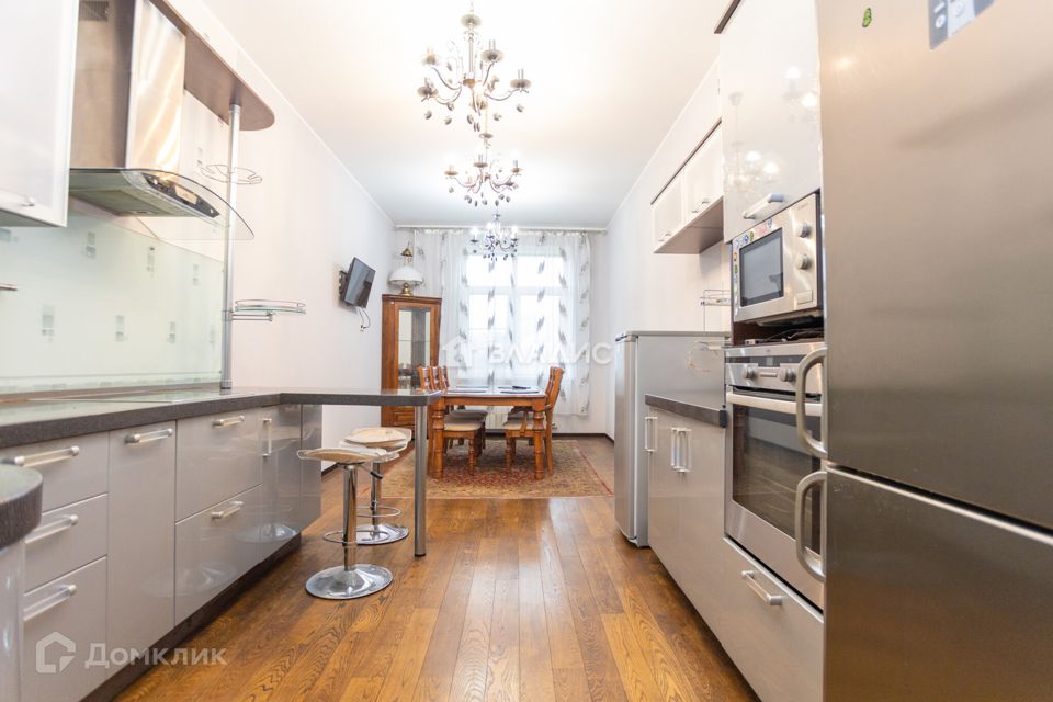 Продаётся 4-комнатная квартира, 163.3 м²