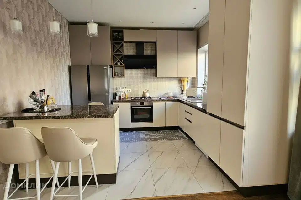 Продаётся 4-комнатная квартира, 85 м²
