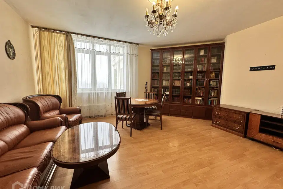 Продаётся 2-комнатная квартира, 76.4 м²