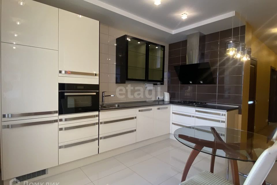 Продаётся 2-комнатная квартира, 62.7 м²