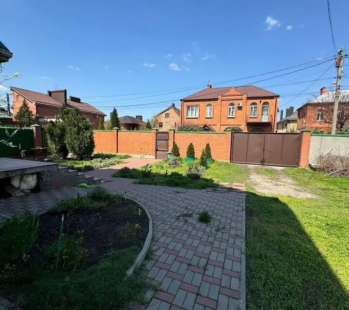 Продаётся 3-этажный дом, 288 м²