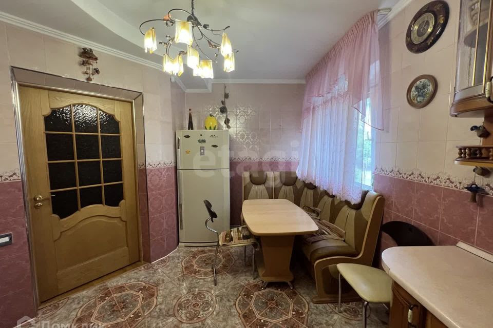 Сдаётся 3-комнатная квартира, 130 м²