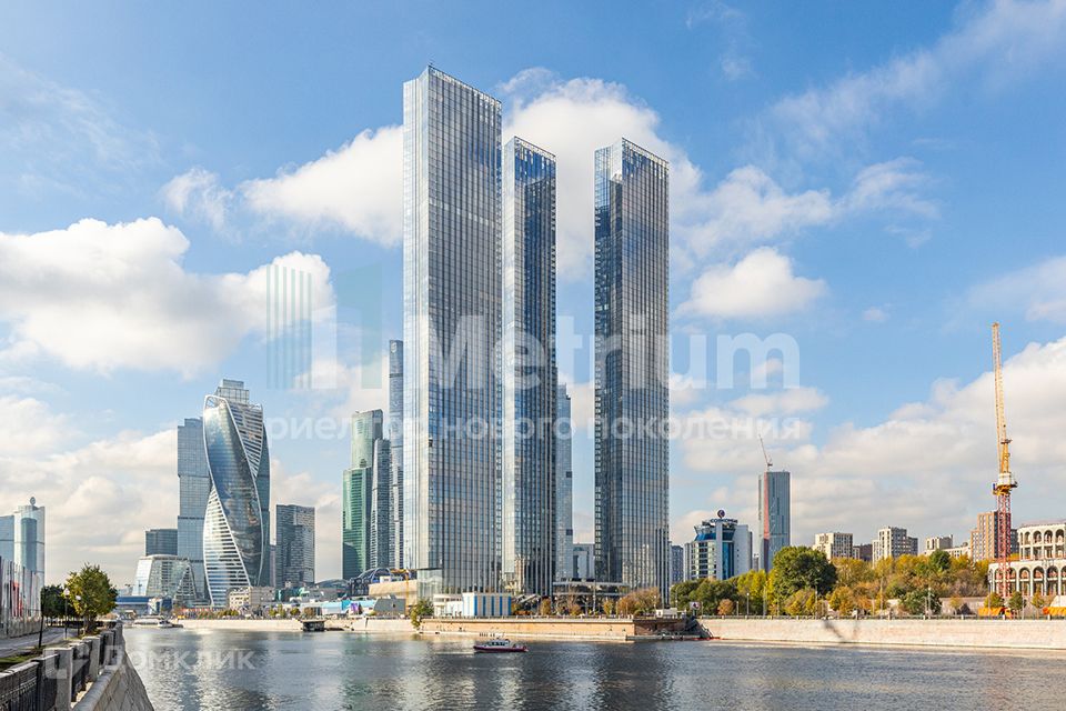 Продаётся 4-комнатная квартира, 131 м²