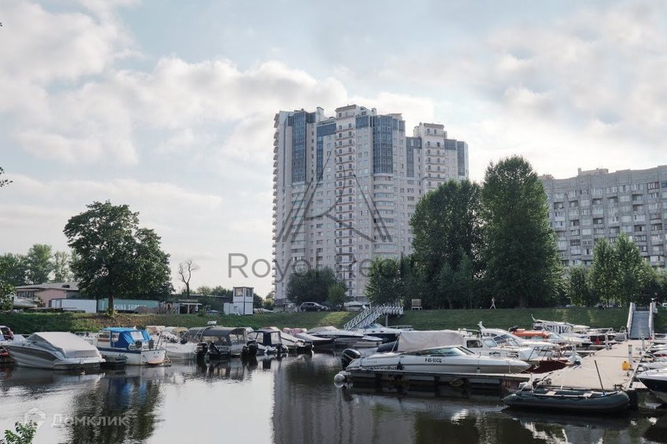 Сдаётся 4-комнатная квартира, 171 м²