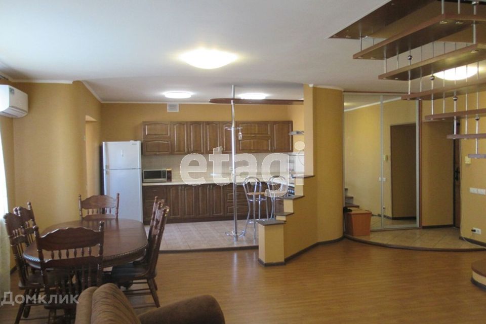 Продаётся 4-комнатная квартира, 169.1 м²