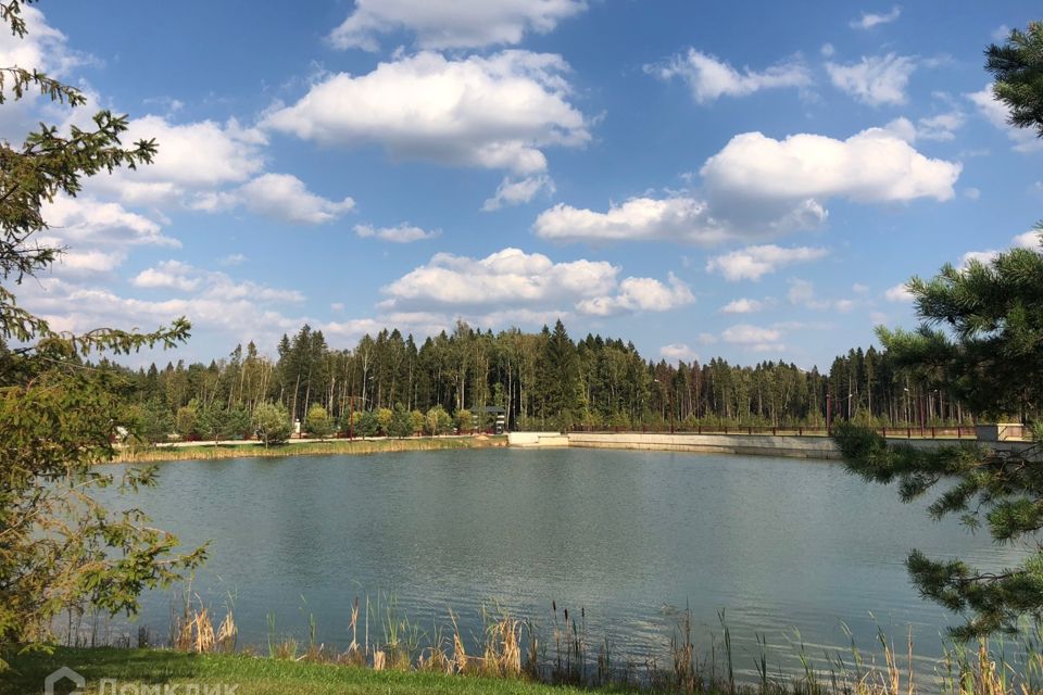 Продаётся 3-комнатная квартира, 200.6 м²