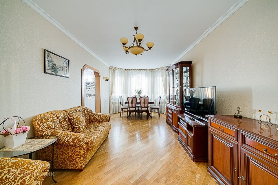 Продаётся 5-комнатная квартира, 130 м²