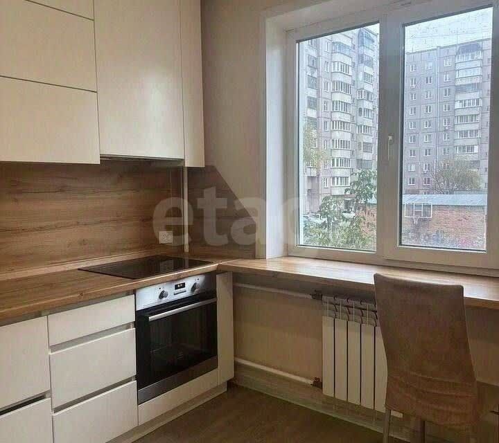 Сдаётся 4-комнатная квартира, 77 м²