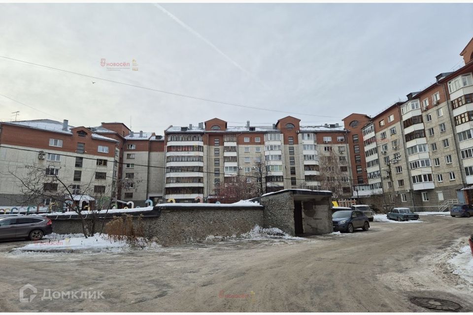 Продаётся 4-комнатная квартира, 178 м²