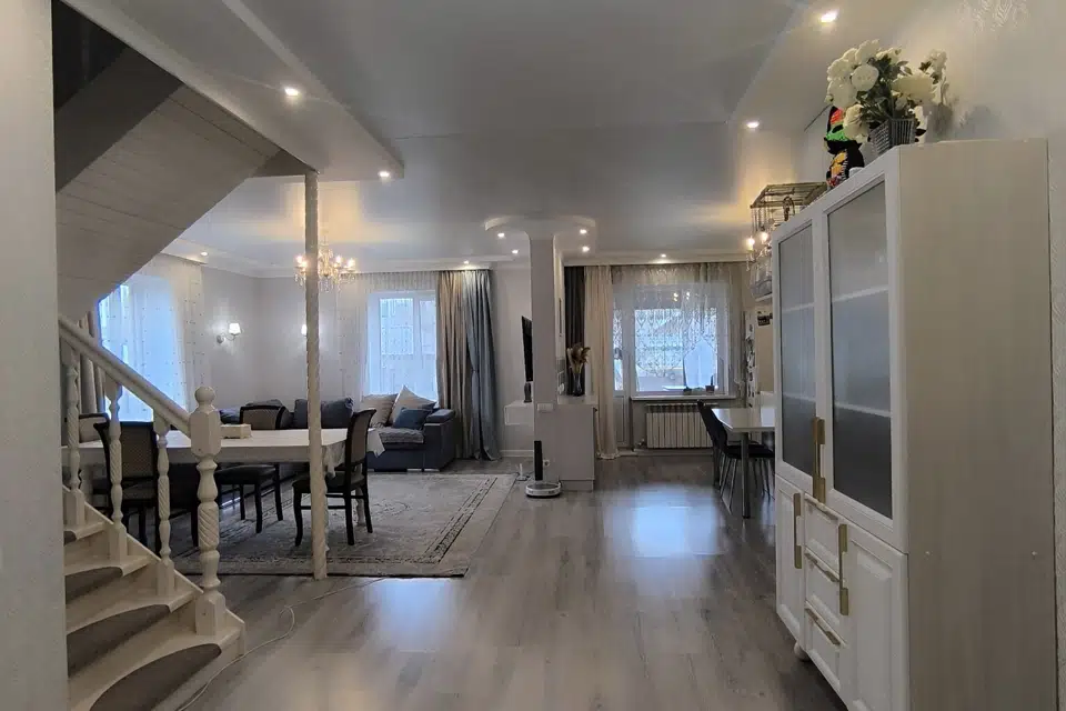 Продаётся 2-этажный дом, 202.9 м²