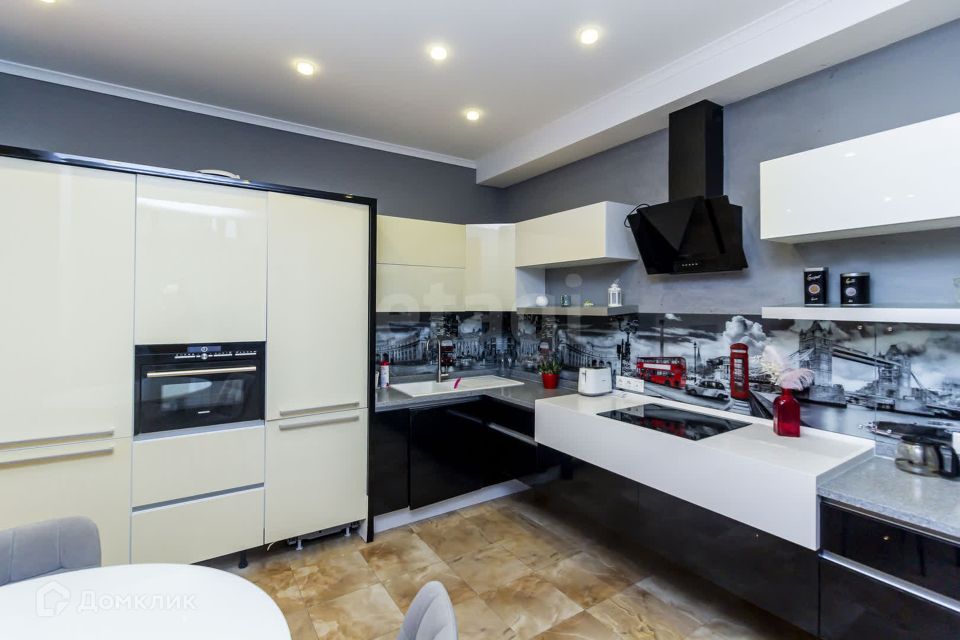 Сдаётся 3-комнатная квартира, 158 м²