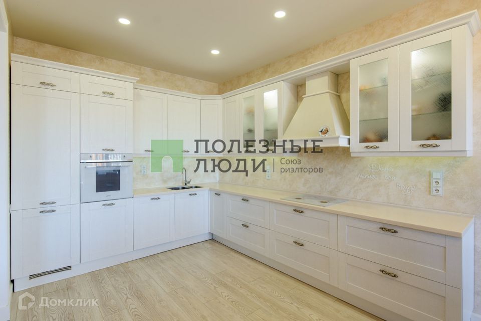 Продаётся 3-комнатная квартира, 124 м²