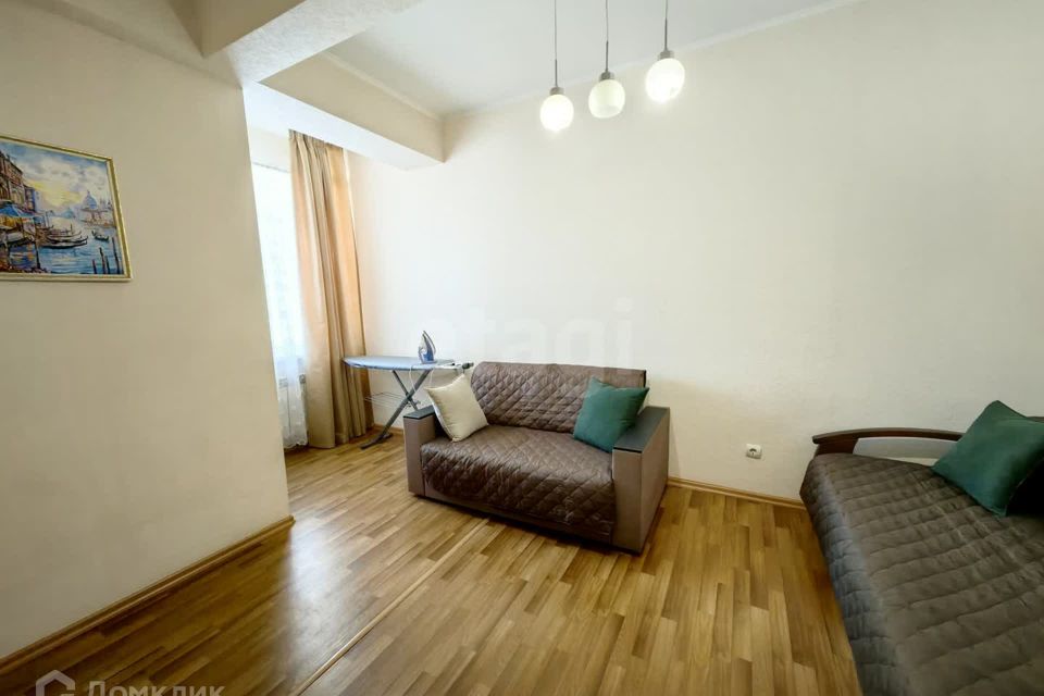 Продаётся 1-комнатная квартира, 37.8 м²