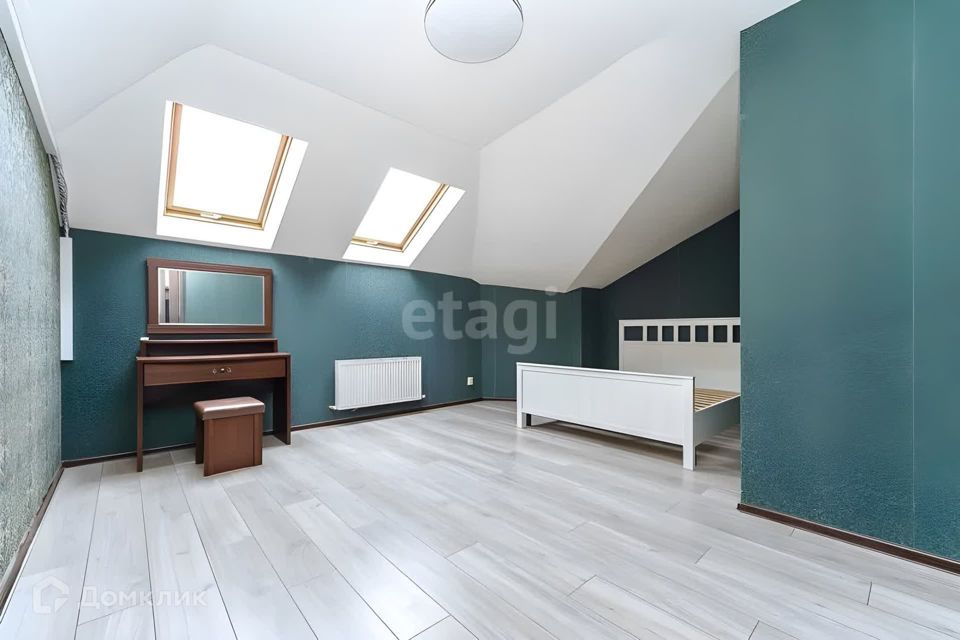 Продаётся 4-комнатная квартира, 129.4 м²