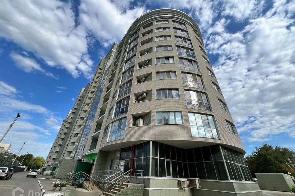 Продаётся 4-комнатная квартира, 246.4 м²