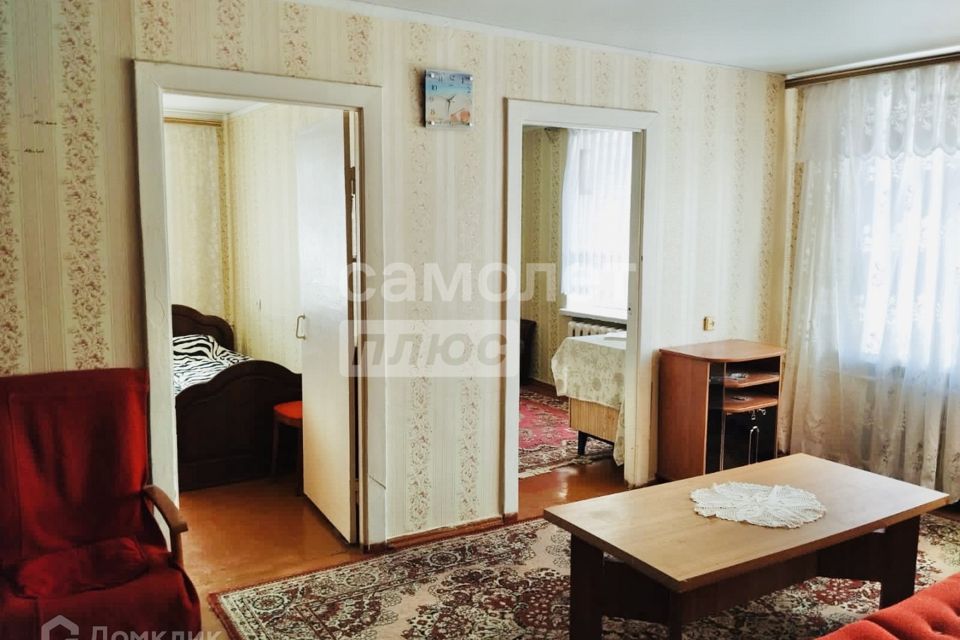 Продаётся 4-комнатная квартира, 61.4 м²