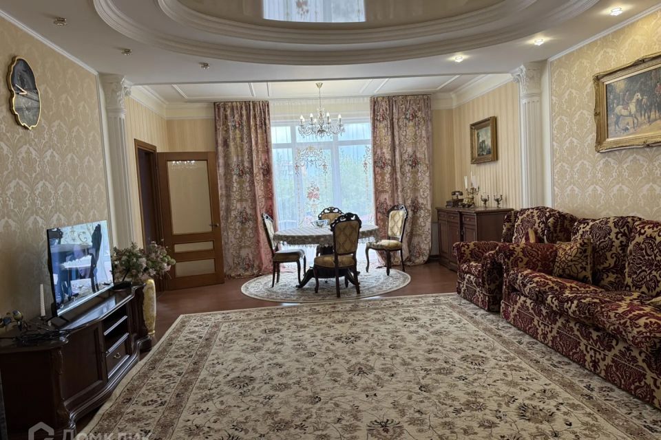 Продаётся 3-комнатная квартира, 135 м²