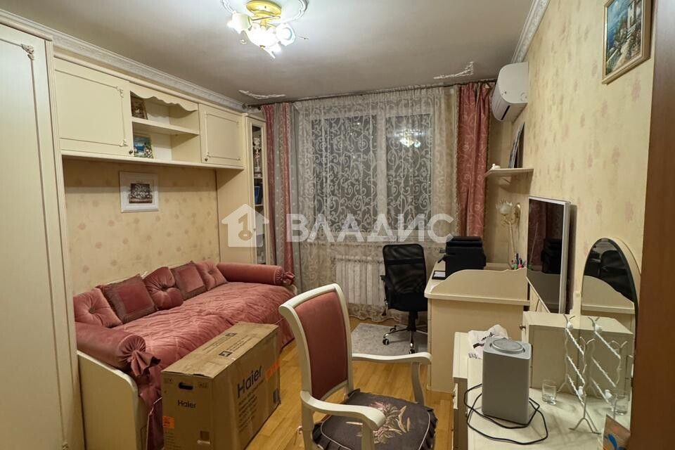 Продаётся 4-комнатная квартира, 143.3 м²