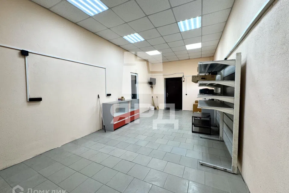 Сдаётся торговое помещение, 159.5 м²