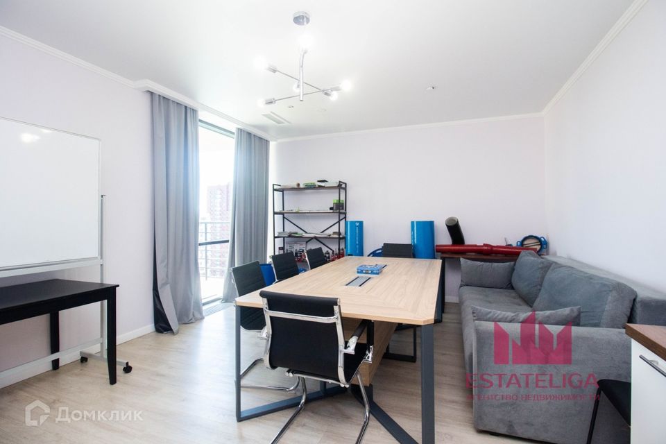 Сдаётся 4-комнатная квартира, 127.8 м²
