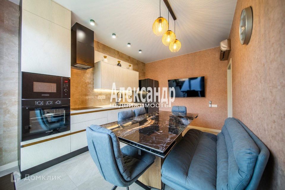 Продаётся 4-комнатная квартира, 121.5 м²