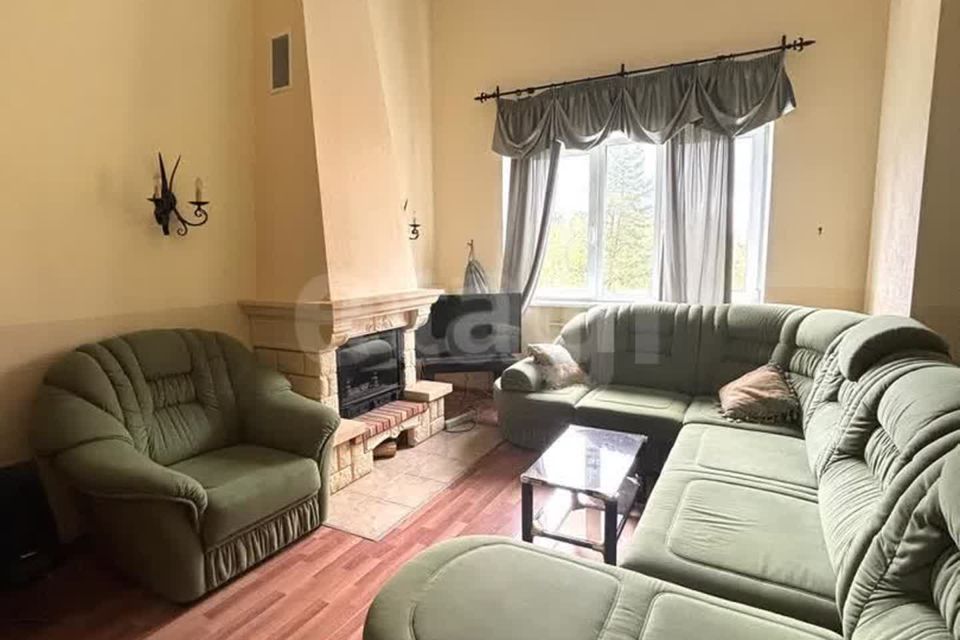 Продаётся 4-комнатная квартира, 141 м²