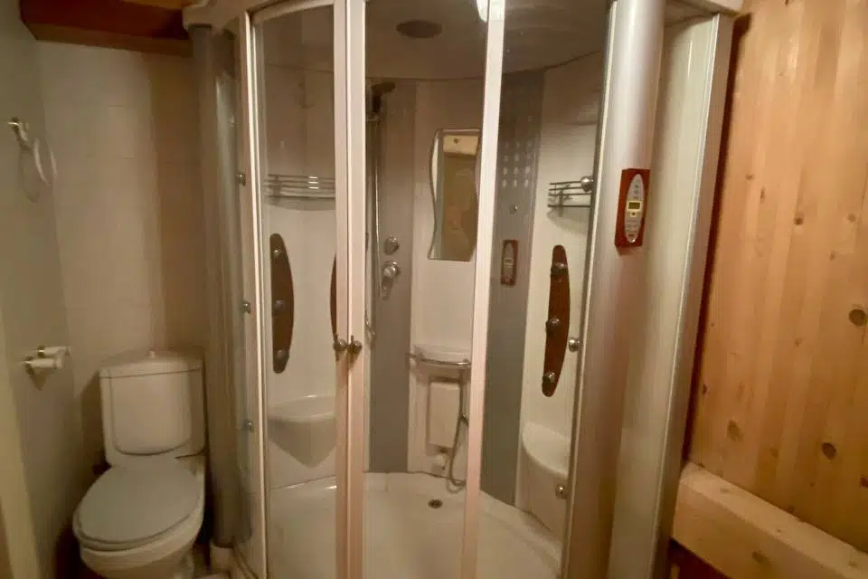 Продаётся 4-этажный дом, 640 м²