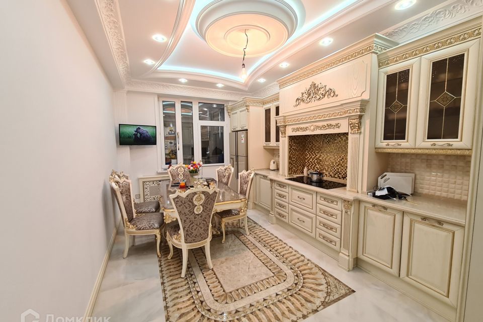 Сдаётся 3-комнатная квартира, 140 м²