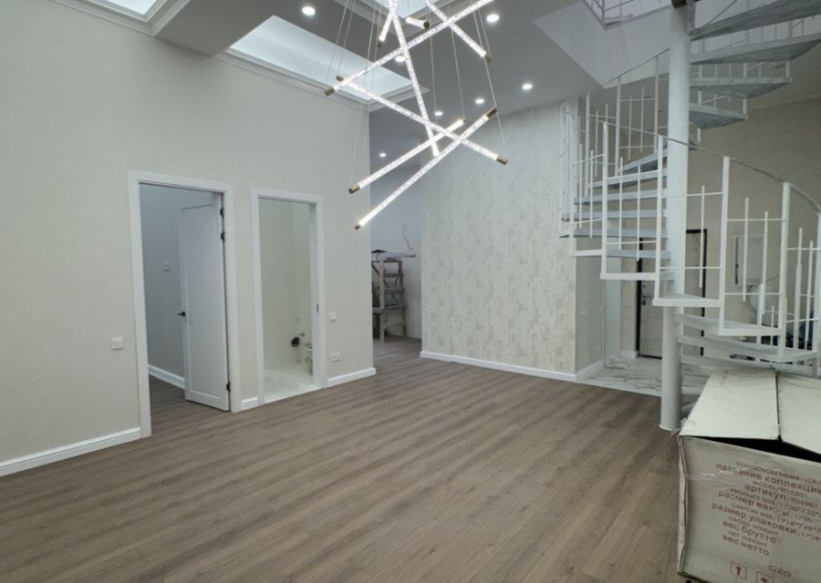 Продаётся 4-комнатная квартира, 140 м²